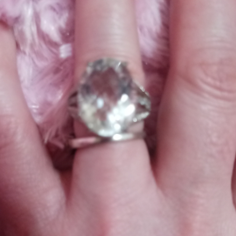 Elegant Silver Ring with Clear Gemstone
